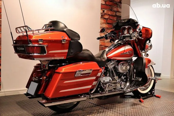 Harley-Davidson FLHTCU Image 3